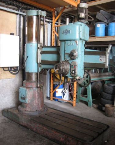 PACKAGE OF 5 MACHINES - 2 OFF HORIZONTAL BORERS, RADIAL DRILL, MILLING MACHINE AND 200T SPOTTING PRESS