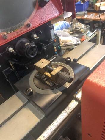 STARRETT HE-350 OPTICAL COMPARATOR PROFILE PROJECTOR