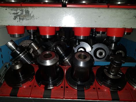 APPROX 60 OFF SK50 TOOLHOLDERS