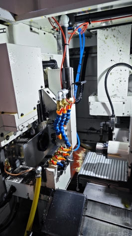 CHIAH CHYUN CB-32M 7-AXIS CNC SLIDING HEAD LATHE CHIAH CHYUN CB-32M 7-AXIS CNC SLIDING HEAD LATHE