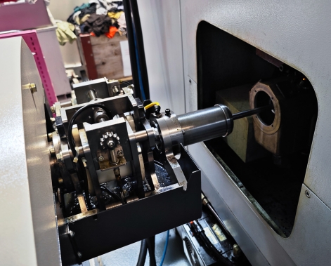 CHIAH CHYUN CB-32M 7-AXIS CNC SLIDING HEAD LATHE CHIAH CHYUN CB-32M 7-AXIS CNC SLIDING HEAD LATHE